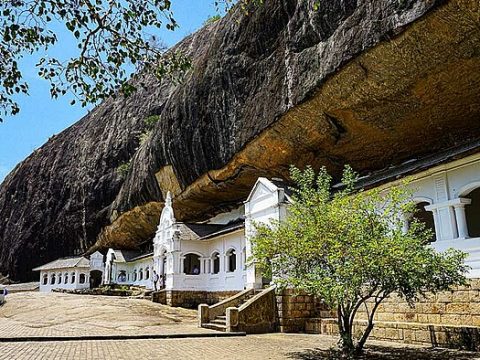 Eingang zum Höhlentempel von Dambulla