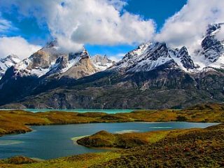 Das schneebedeckte Torres del Paine-Massiv